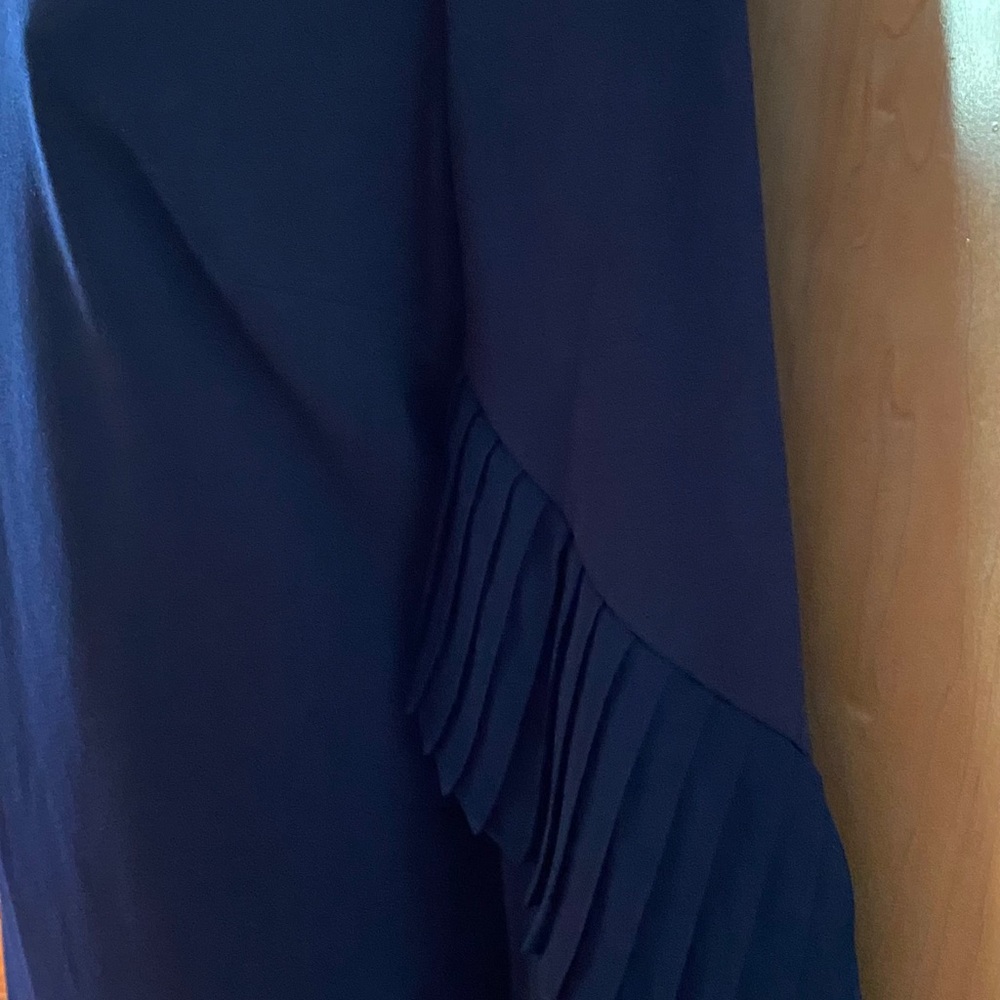 DKNY Women's Pleated Bell-Sleeve Sheath Dress. - Picture 8 of 12